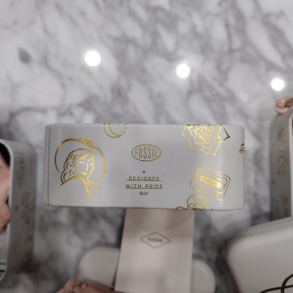 Fossil gift box - Picture 3 of 7